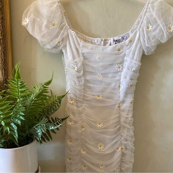 Princess Polly Dresses & Skirts - Princess Polly White Ruched Sunflower Mini Dress Size 2